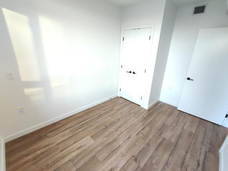 University District One Bedroom Condo with Storage and Parking - Photo 4