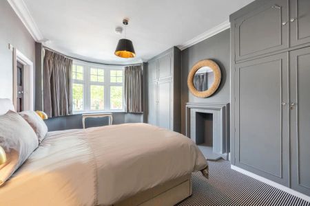 4 bedroom house in Hampstead - Photo 5