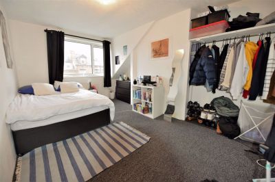 2 bedroom House in Brudenell Street, Leeds - Photo 5