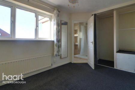 3 bedroom semi-detached house to rent - Photo 5