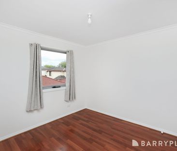 Sensational Townhouse in the prime location of Maribyrnong - Photo 3