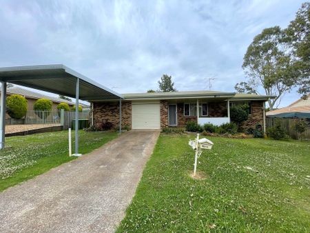 Furnished Room in Spacious, Renovated Share Home - Photo 3