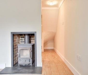 2 bedroom end of terrace house to rent - Photo 3