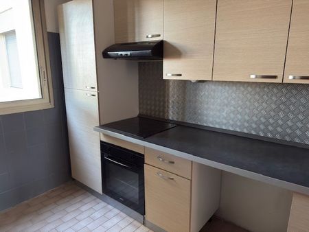 Location Appartement 4 pièces 93m² MARSEILLE 8ème - Photo 5