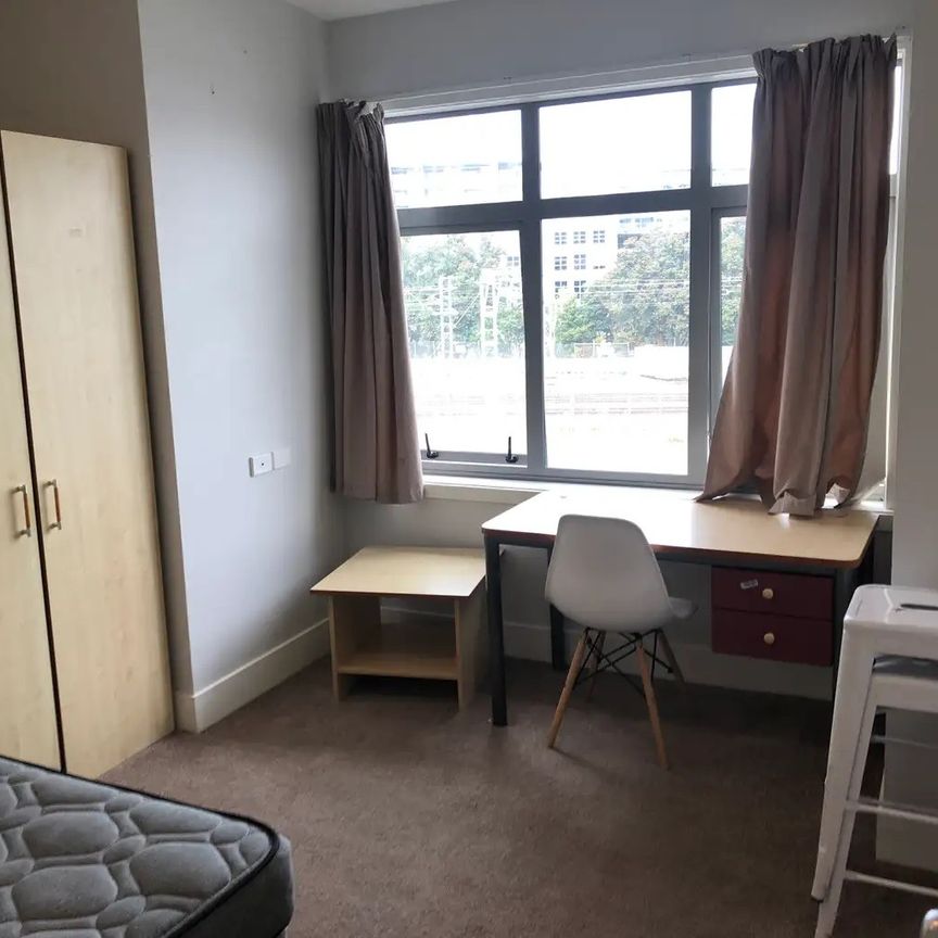 CITY CENTRE. 3 BEDROOM - Photo 1