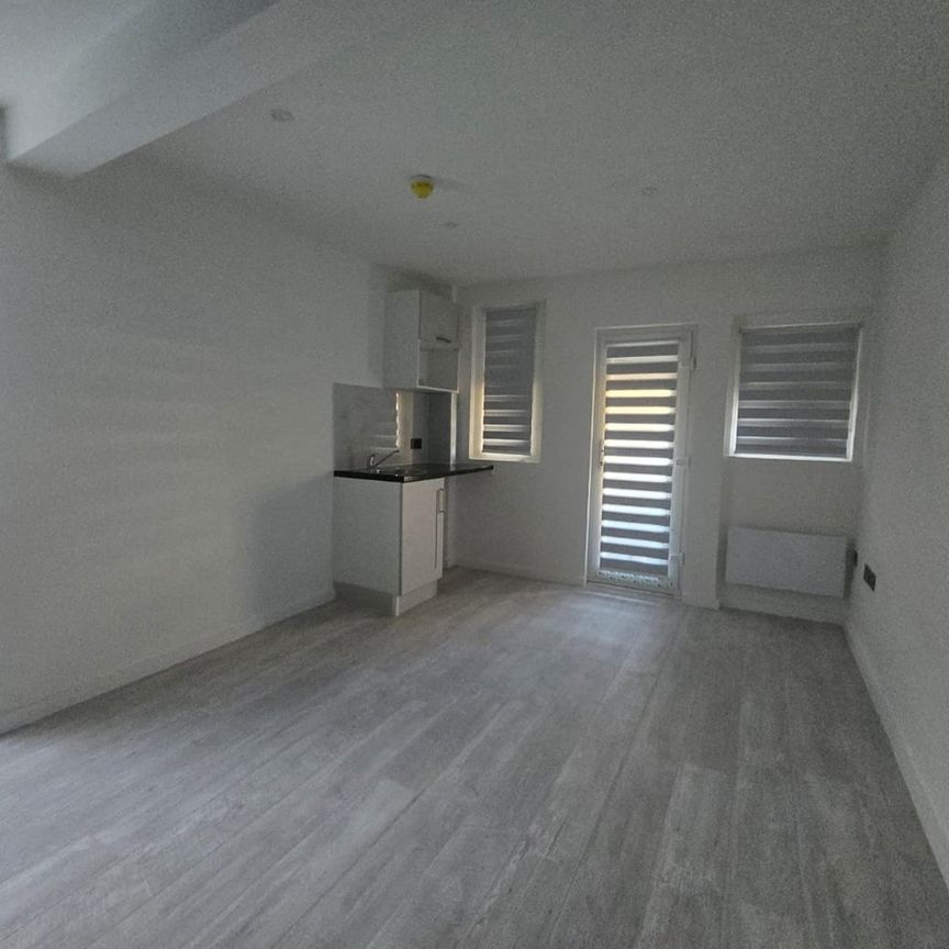 Studio Flat, Sunnyhill Road, SW16 - Photo 1