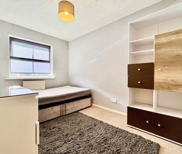 Village Close - Photo 2