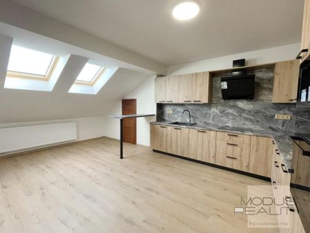 Pronájem bytu 3+1 140 m2 - Fotografie 5