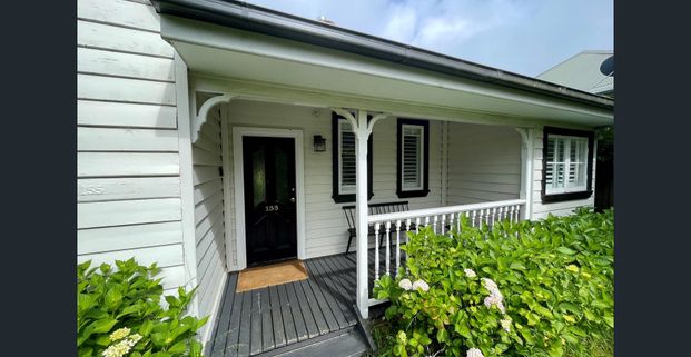 Guyong Cottage In Convenient Location! - Photo 1