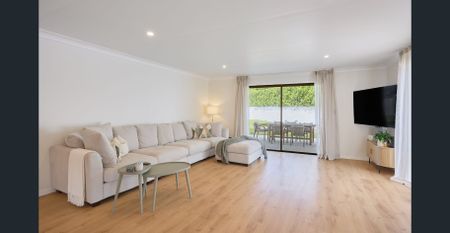 Bright, Spacious Family Living in the Heart of Mermaid Waters - Photo 2