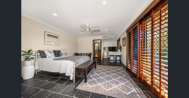 Stunning 1-bedroom Studio with Exclusive Swimming Pool Access and Waterfront Location! - Photo 1