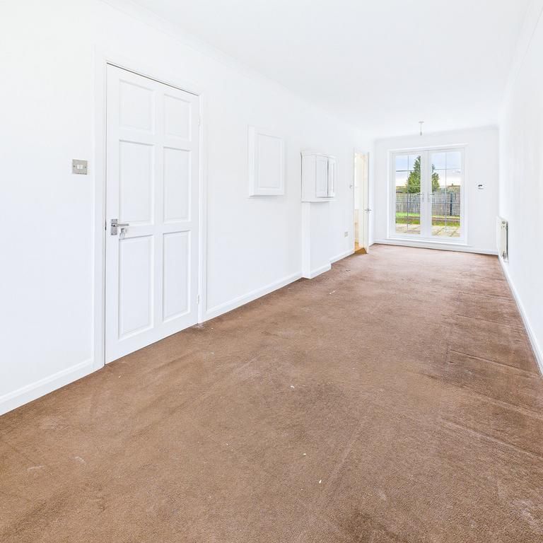 4 bedroom detached house to rent - Photo 1