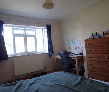 Room in a Shared House, Queensland Avenue, SW19 - Photo 1