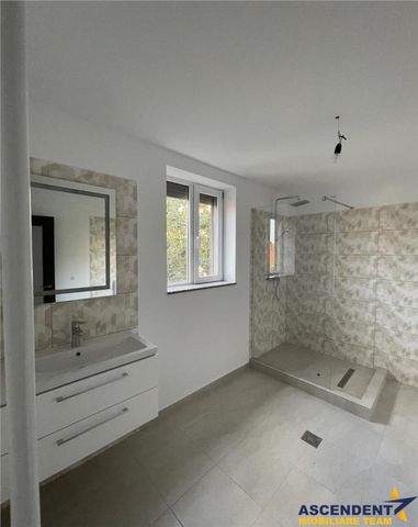 Casa cu 8 camere: clinica, cabinete medicale, centru estetic - Fotografie 2