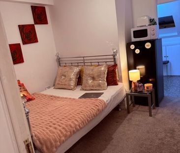 Room in a Shared House, Danescombe, SE12 - Photo 3