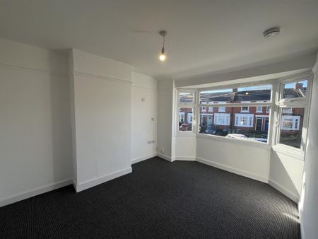 3 bedroom end of terrace house to rent - Photo 2