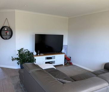 Renovated Townhouse with Garden and Pets Approved - Photo 1
