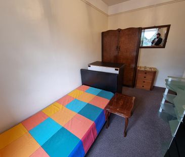 1 bedroom in a flat share to rent - Photo 3