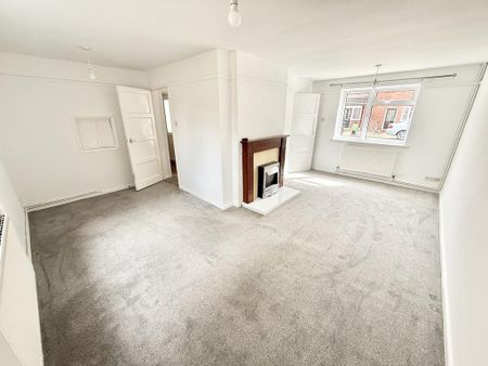 3 bedroom end of terrace house to rent - Photo 4