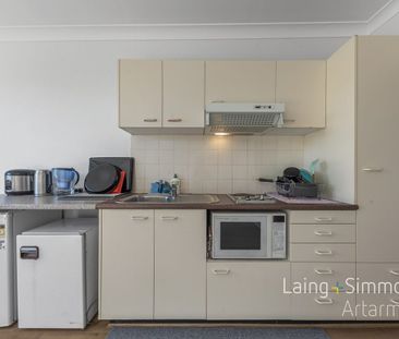 Private & Light-Filled Studio in Prime Location - Photo 3