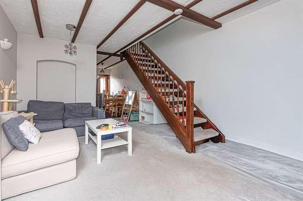 All Saints Close, Wokingham, RG40 - Photo 1