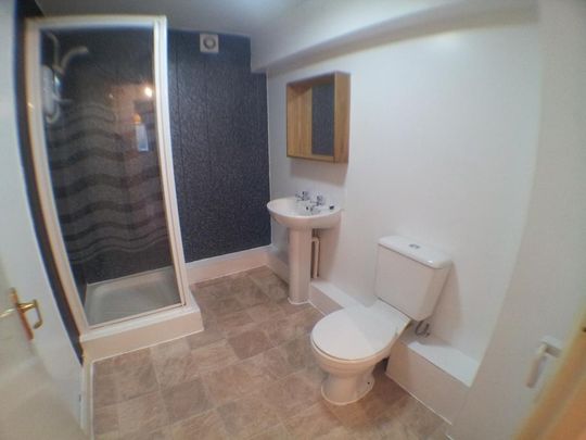 2 bedroom flat to rent - Photo 1