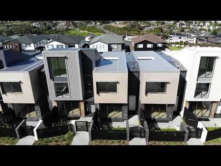 Designer Living with Private Atrium – Modern 3-Bed - Photo 3