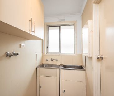 IDEALLY LOCATED. - Photo 4