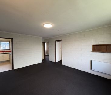Low Maintenance 2 Bedroom Flat.... - Photo 4