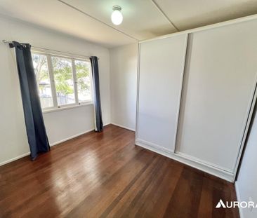 Good Home, Great Location, Big Block. - Photo 4