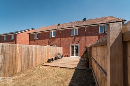 2 Bed Mid Terraced - Photo 4