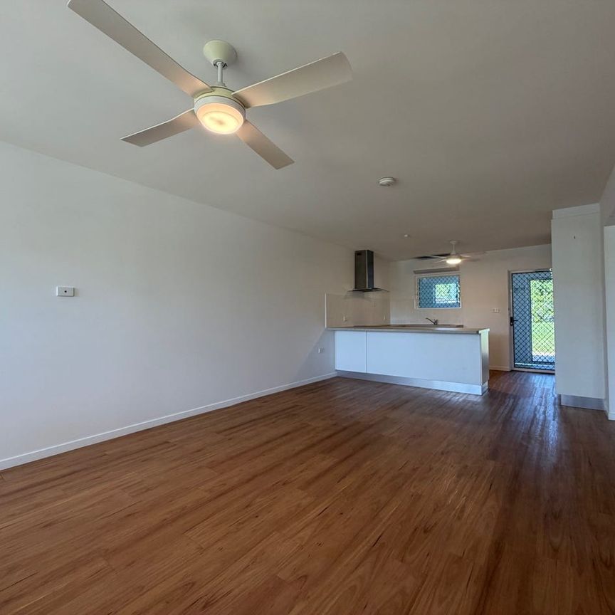 MODERN, NEAT UNIT LOCATED IN WULGURU + LARGE BACKAYARD! - Photo 1