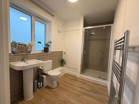 6 bedroom semi-detached house to rent - Photo 5