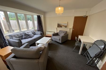 Charles Ave, Lenton Abbey, NG9 2SH - Photo 3