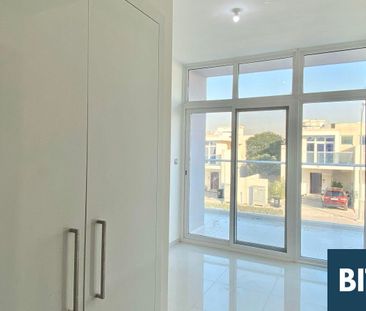 3 Bedroom| Vacant| Very Spacious| Back to Back | - Photo 4