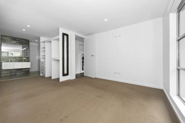 Modern Family Home In Highly Sought After Area - Photo 1