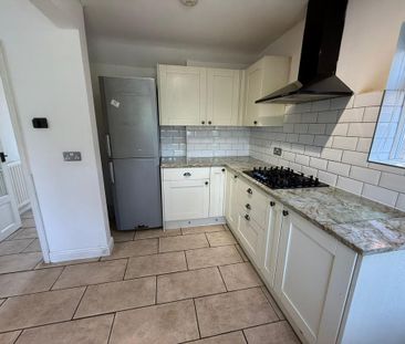 3 bedroom semi-detached house to rent - Photo 4