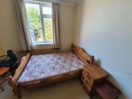 Bedroom Property In Winton, BH9 - Photo 2