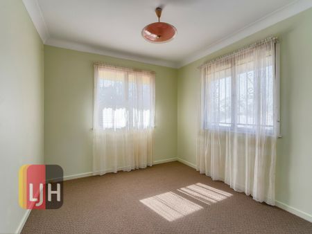 AIRCONDITIONED, 3 BEDROOM, HIGHSET HOME WITH DOUBLE GARAGE! - Photo 3