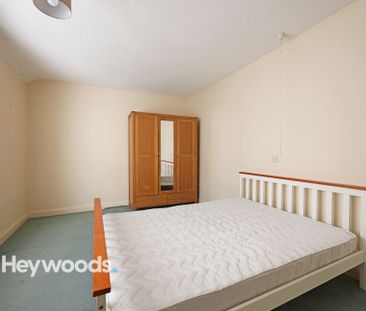 3 bed terraced house to rent in Wesley Place, Newcastle, ST5 - Photo 4