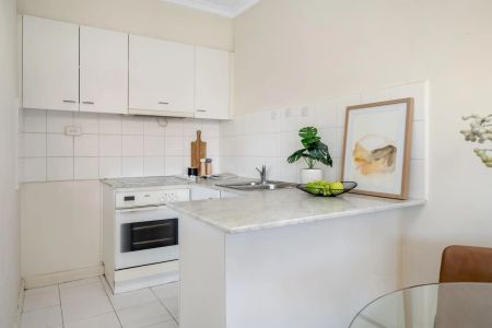 Unit 14/122 Beaconsfield Parade, Albert Park. - Photo 4