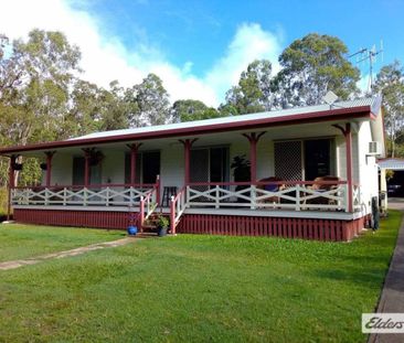 Charming Country Cottage In A Country Town! - Photo 1