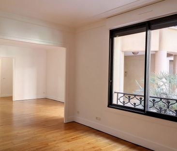 Appartement à louer à Paris 8Ème - Photo 2