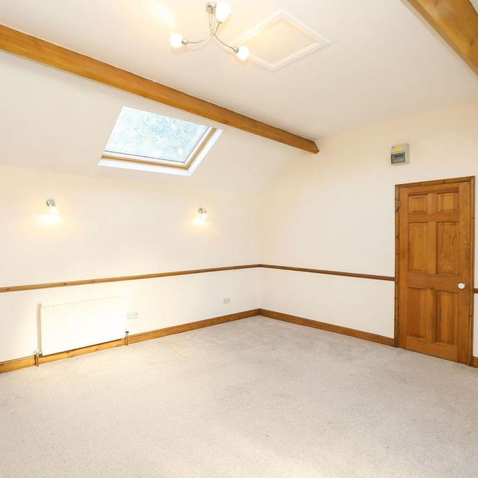 3 bedroom coach house to rent - Photo 1