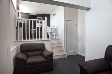 1 bedroom in a flat share to rent - Photo 5
