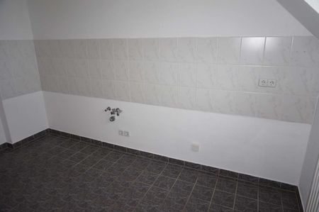 Dachgeschoss - Laminat - Balkon - Bad mit Dusche !! - Foto 3