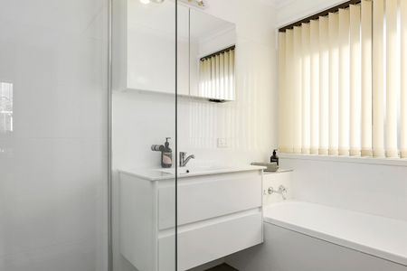 Lovely Home, Quiet Location - Photo 2