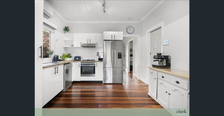 Classic Character and Comfort in the Heart of Wooloowin - Photo 2