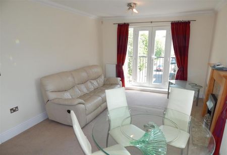 2 bedroom flat to rent - Photo 2