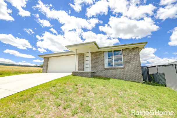 4 Bedroom home Available Now!!! - Photo 1